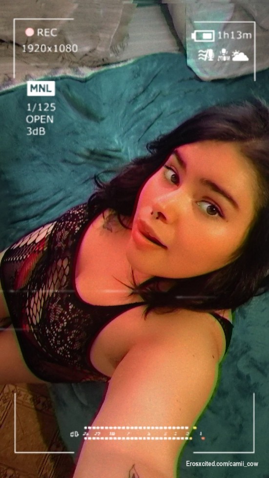 Te espero en mi cama con una sexy lencería, que me harías?